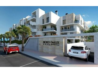 * LUXURY PENTHOUSE BEACH APARTMENT