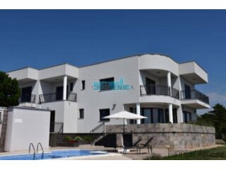 LUKSUZNA VILLA U CRIKVENICI SA VELIKOM OKUĆNICOM