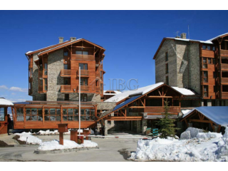 1-bedroom apartment with Mountain views..