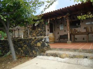 Finca Volcan de Servilla, Chirche..