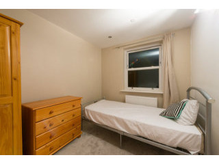 Single with single bed near Ealing..