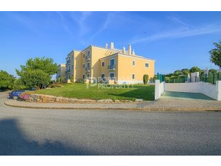 2 Bed apartment in nice condominium..