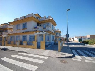 3 bedroom town house for sale