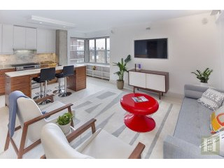 3 bedroom Apartment For Sale: 568 GRAND..