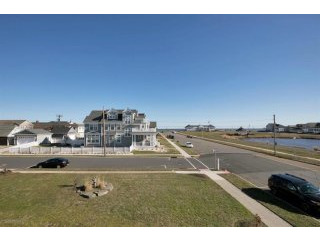 5 bedroom Detached House For Sale: 200..