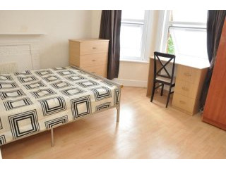 Single with double bed near Turnpike..