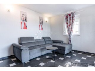 KLIMNO, apartman na samo 250m od mora s okućnicom