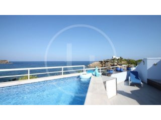 Apartment with sea views & private pool