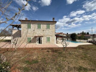 Kamena vila s infinity bazenom, konobom i panoramskim pogled