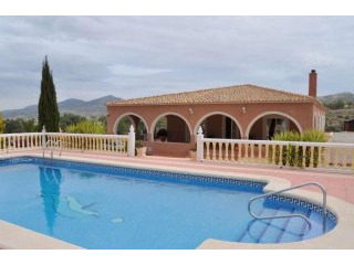 Spacious 4 bed in a cosmopolitan valley..