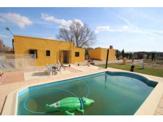 Villa with guest house and pool in..