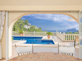 4 Bedrooms - Villa - Alicante - For Sale