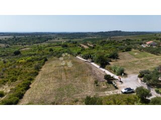 Atraktivno zemljište za vilu s pogledom na more i vinograde