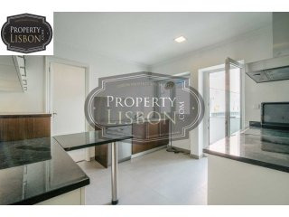 T4 Lisbon Apartment for Sale, Estrela