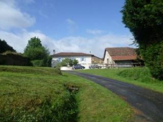 EC0307al Renovated Farmhouse, Barn..