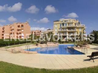 Luxury beachfront apartment with great..