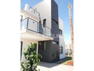 New-built luxury villas in exclusive..