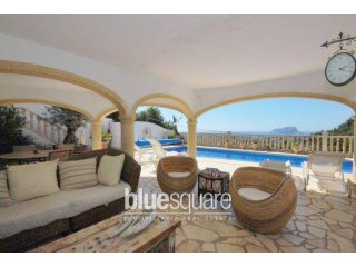 Beautiful large 5 bedroom villa with..