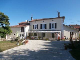 Spacious 5 Bedroom Country House On 4..