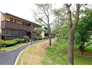 2 bedroom Co-op For Sale: Scarsdale..