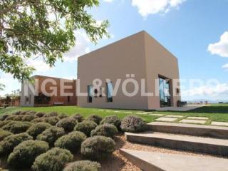Impressive property with stunning views