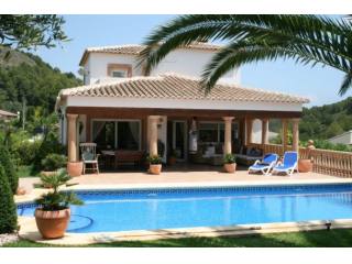 5 Bedroom 3 Bathroom Stunning Villa..