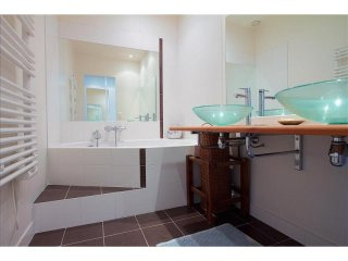 Spacious Four Bed On Place Garibaldi