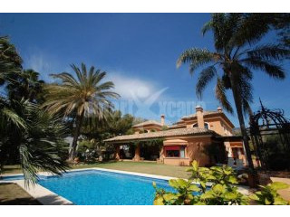 Villa For Sale In Altos Reales..