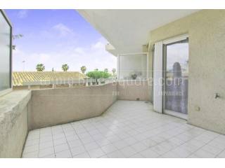 2 bedroom apartment a few steps away..