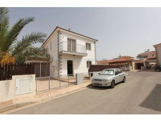 House Detached - For Sale - 3 Bedrooms