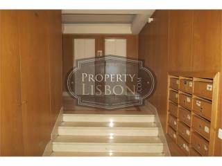 T3 Lisbon Apartment for Sale, Campo de..