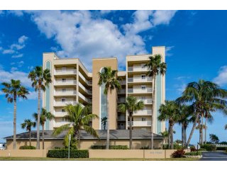 3 bedroom Flat For Sale: 1575 N Highway..