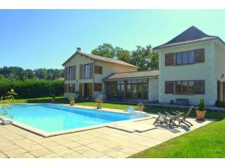 3 Bedroom Country House For Sale