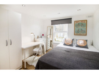 Single with double bed near Clapham..