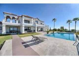 5 Bedrooms - Villa - Malaga - For Sale