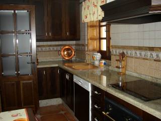 Apartment - Beautifully modernised 2nd..