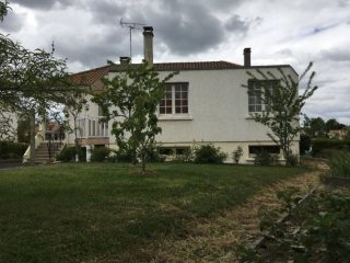 Traditional Detached House with Garden
