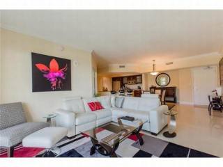 3 bedroom Flat For Sale: 19900 E..
