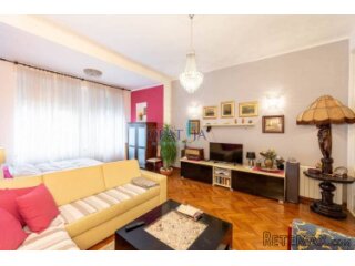 PEĆINE - Predivan stan od 107 m2 s dvije garaže i okućnicom!