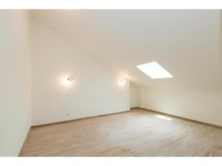 Gorgeous Newly Renovated 2 Bed..