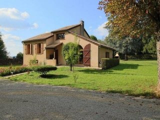 Detached Villa with Pool