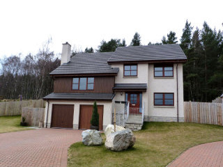 12 Lodge Lane, High Burnside, Aviemore