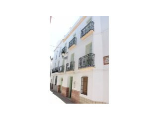 Large Townhouse Close To The Main Plaza..