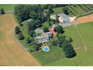 6 bedroom Detached House For Sale: 650..