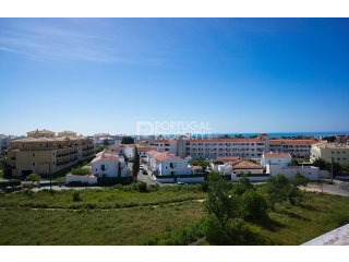 3 Bed apartment walking distance to..