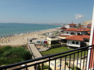 Beachfront 2-bedroom apartment with SEA..