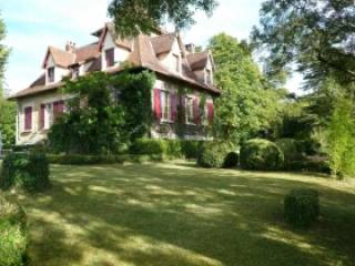 Beautifully Located House With Chambres..