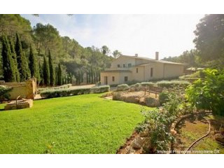 Beautifully located luxury villa for..