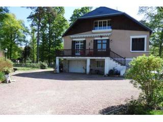 Clere les Pins (37) - Large property..