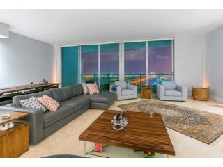 4 bedroom Flat For Sale: 900 Biscayne..